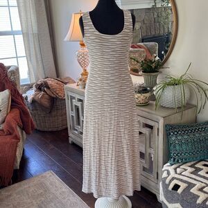 Sleeveless Beige and White Maxi Dress size small
